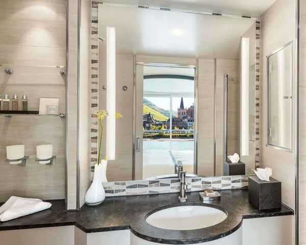 Viking Sjofn - Veranda Suite AA 3.jpg